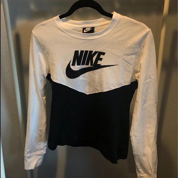 Nike long sleeve - Picture 1 of 2